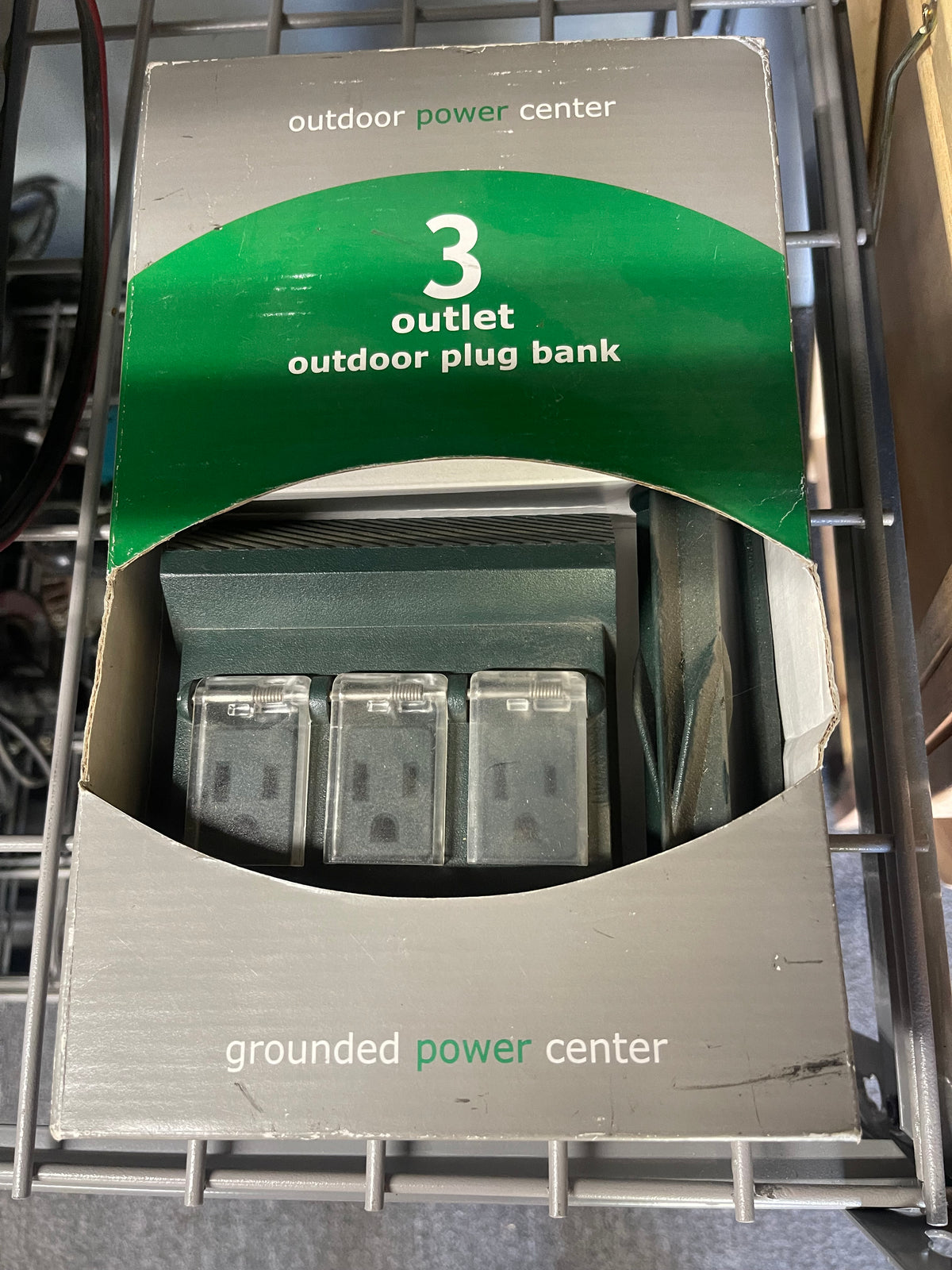 3 Outlet outdoor plug bank image 0