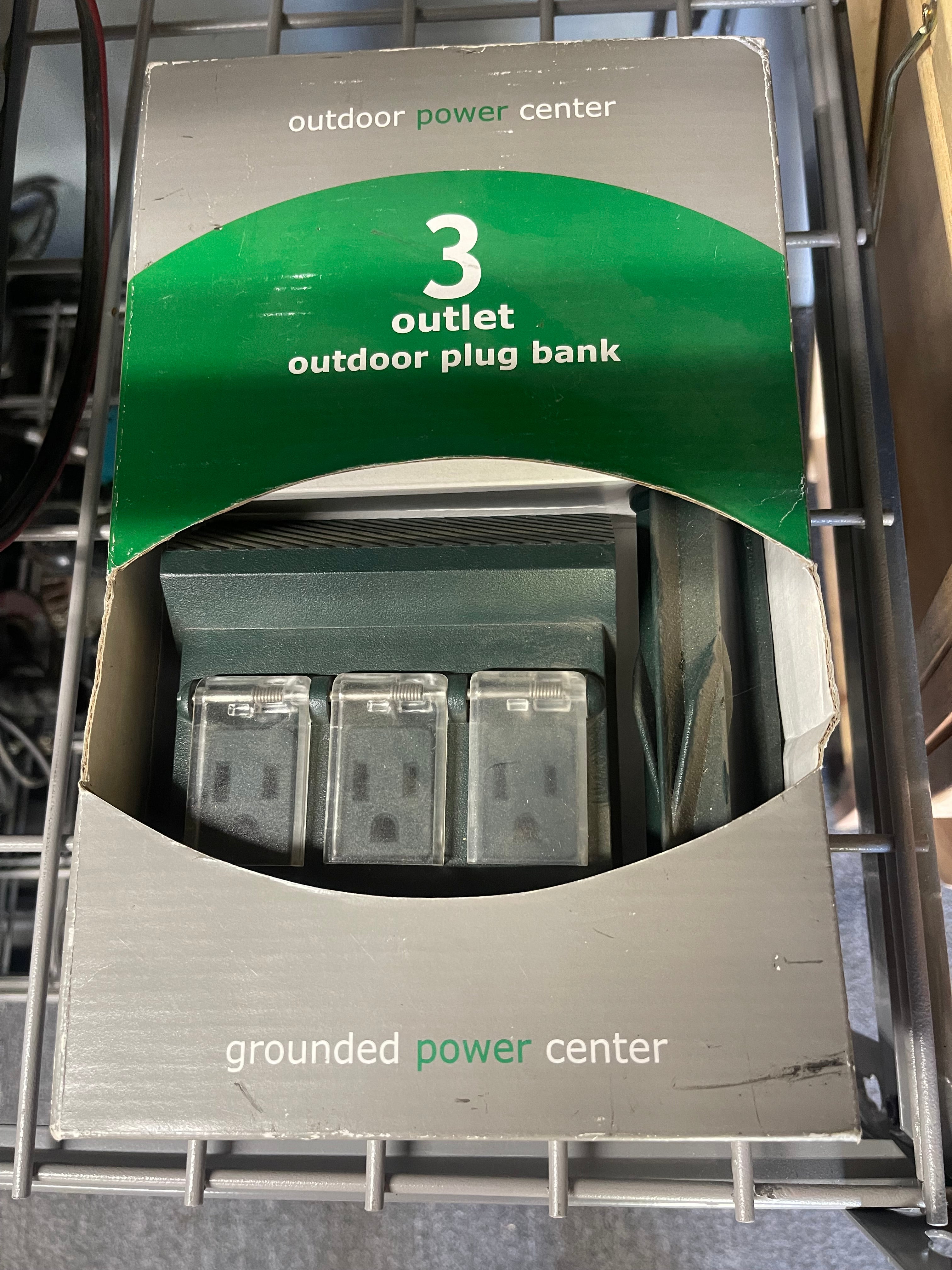 3 Outlet outdoor plug bank image 0